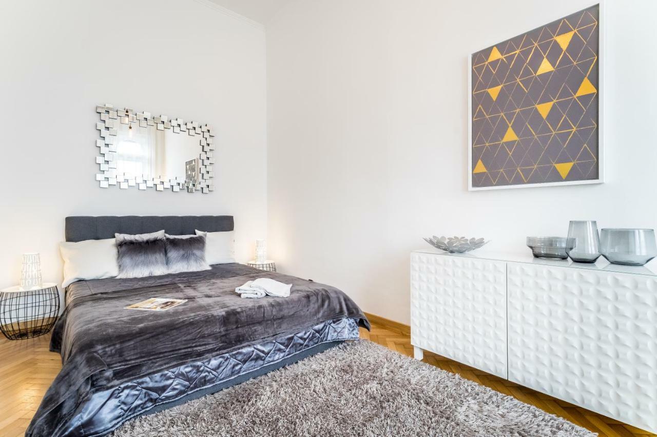 Bpr Luxe De Noir Et Blanc Apartment Budapest Ngoại thất bức ảnh