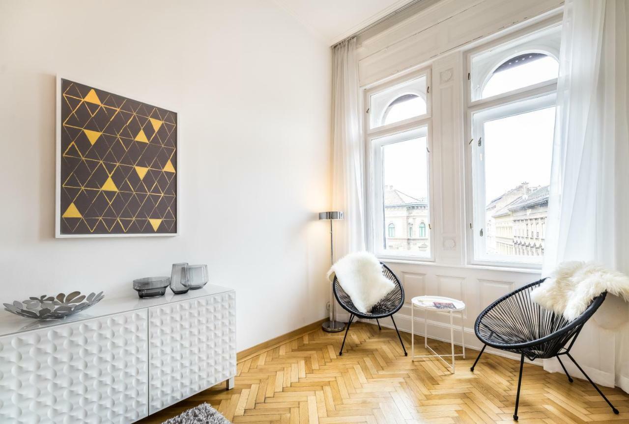 Bpr Luxe De Noir Et Blanc Apartment Budapest Ngoại thất bức ảnh