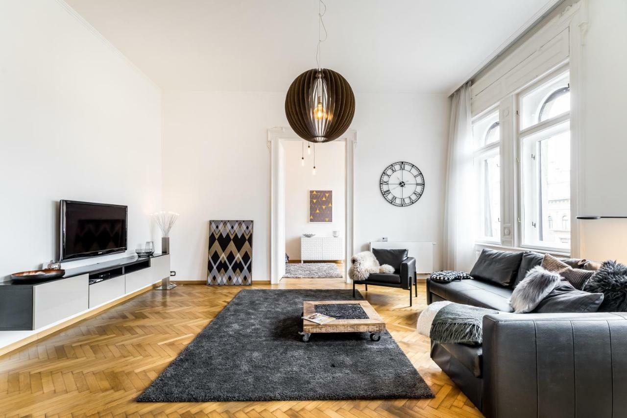 Bpr Luxe De Noir Et Blanc Apartment Budapest Ngoại thất bức ảnh